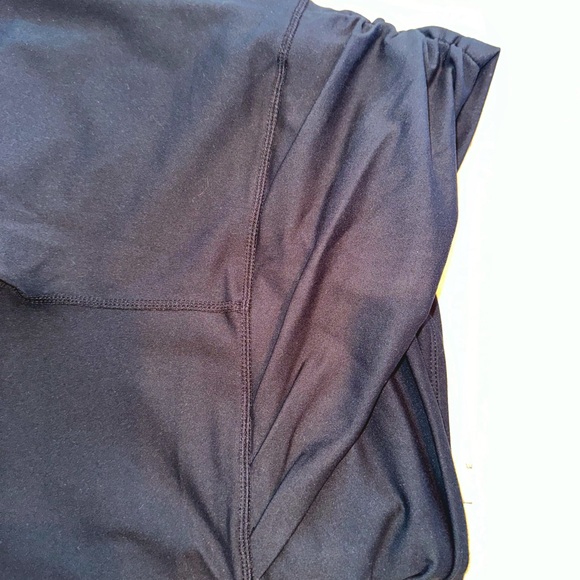 Zobha flattering and comfortable crossover waistband leggings - Picture 3 of 4